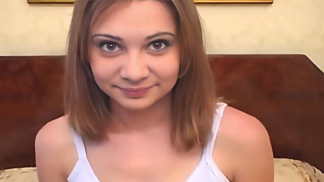 Русский хахаль шпилит любовницу в пробитую пирсингом пизду