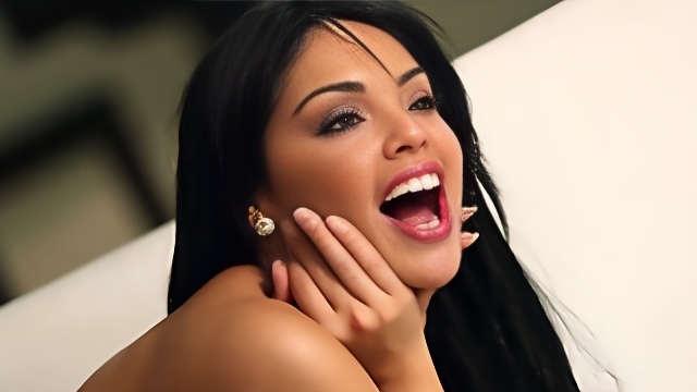 Хахаль сделал латинке в чулках куни и отымел её в киску