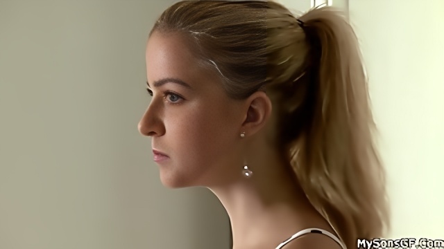 Зрелый репетитор засаживает большой ствол в вагину молодой студентки