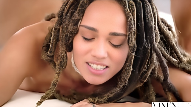 Зрелый репетитор делает студентке куни и дерет её в мохнатку