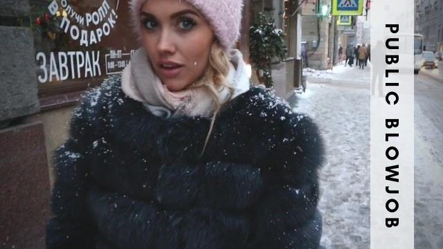 Парень завел москвичку в туалет кафе и дал ей пососать фаллос