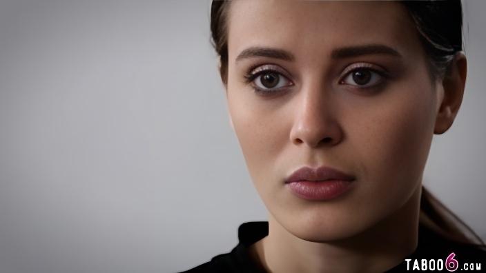 Stepbro имеет полный контроль над его юная сводная сестра