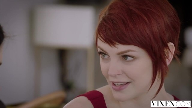 Мегера авантюрной красоты имеет страстный секс с парой питания