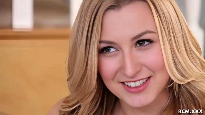 Худая блонда Алекса Грейс на каблуках снимает белье и скачет на члене негра вагиной