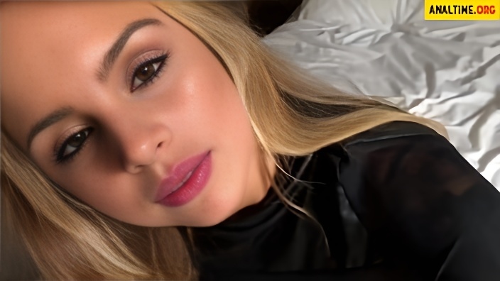 Мачо чпокает большим членом в киску милфу в черном боди