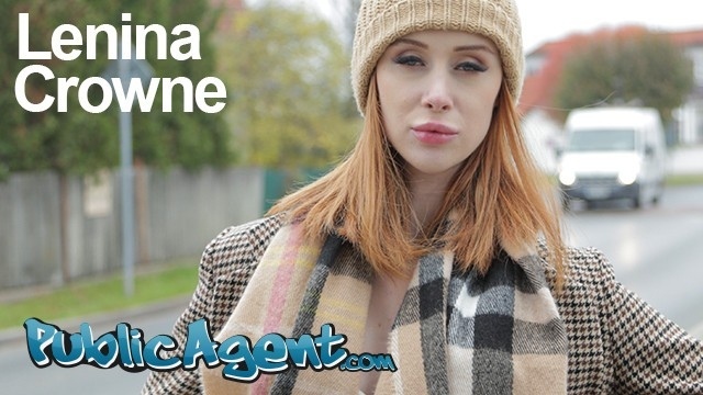 Рыжая британка 20ти лет Lenina Crowne с натуральными титьками трахается с незнакомцем крупным планом