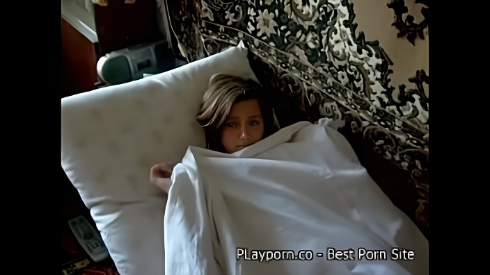 Русская шкура осталась ночевать у нового парня и сделала ему утренний минет