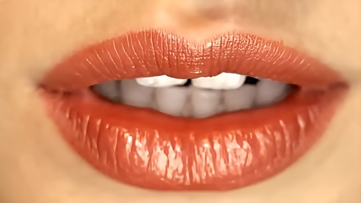 Дана Деармонд крутит большими ляхами в чулках и впускает в щель фаллос друга