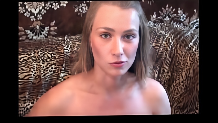 Юлия Тихомирова показала как из ее груди льется молоко