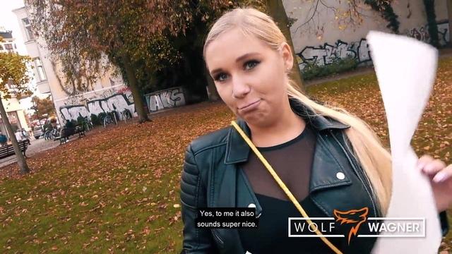 Немка соснула член пикапера в осеннем в парке и он натянул её в номере отеля