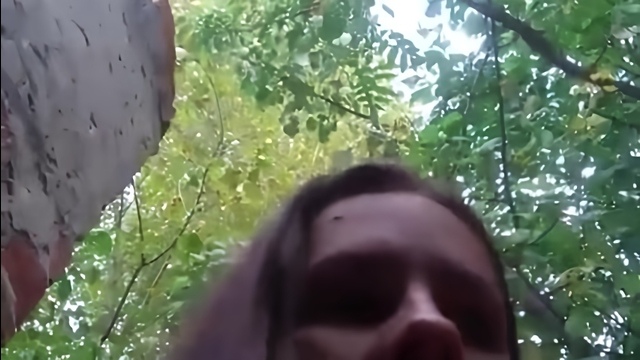 Девушка из Вологды с небольшой грудью отсасывает хер парню на стройке