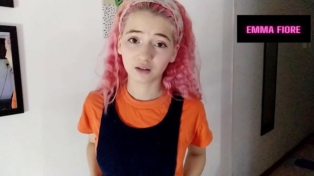 Сиделка с розовыми волосами помастурбировала перед мужиком и он накормил её спермой