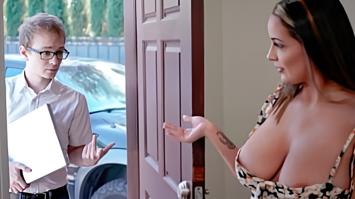 Computer Guy Finds Sex Tape Video of a Horny Milf