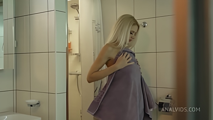 MILF Kitty Li teaches Ella Elastic how to fuck right ( tough group )