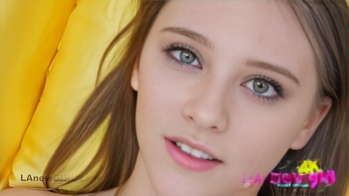 Hot Teen shows pussy closeup in 4K