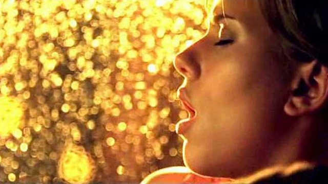 Scarlett Johansson Fingered in a Car On ScandalPlanet.Com
