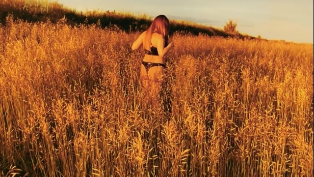 Fucked a cute girl in nature and in the car, real live sex in nature, in panties and jeans