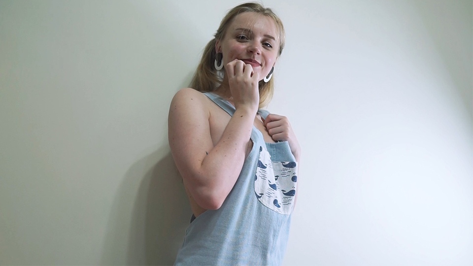 a juicy female pleasures a dick with her mouth and brings the guy to a big orgasm – POV BLOWJOB, CUM ON BOOBS