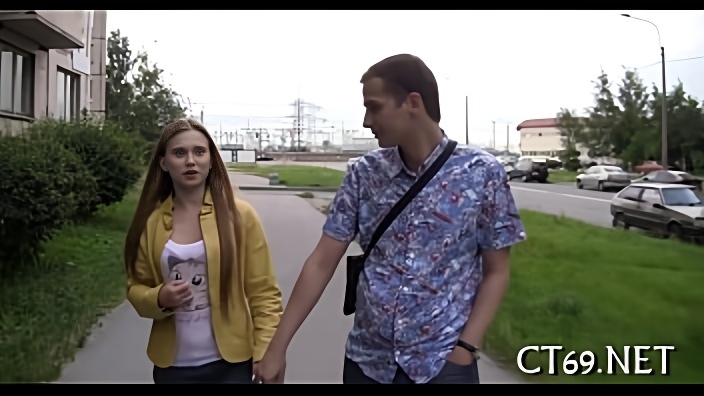 Езда на члене на мягком диване