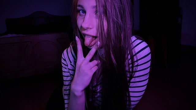 Young Slut Want do Blowjob on Camera!