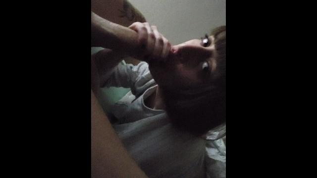 My stepsister give me the goodnight blowjob