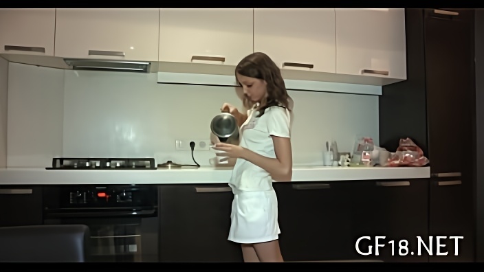 Cute chick spreads legs