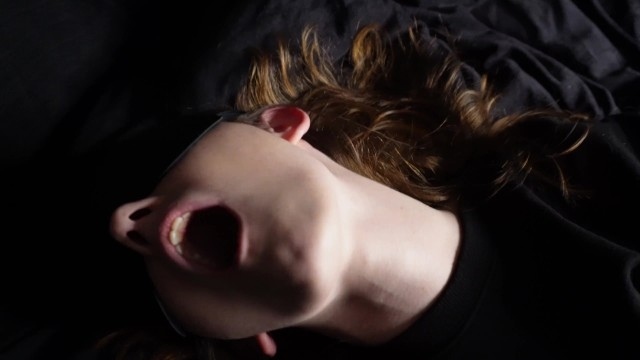 I blindfolded this 18 year old slut and made her cum