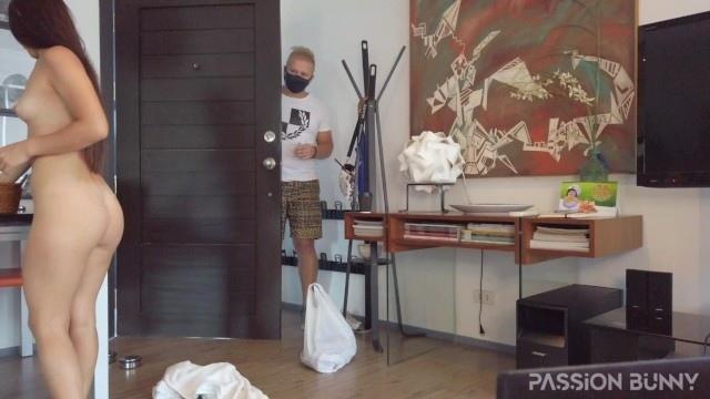 Nude delivery in quarantine time , Make deliveryman happy