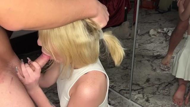 Первый раз сосет член на камеру