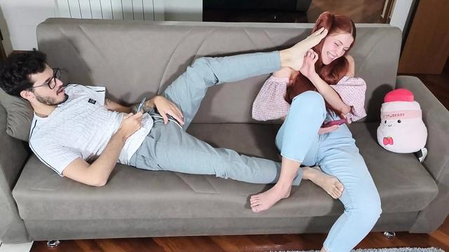 POV: My Stepsister Fucks Me and Makes Me Cum with Her Feet, Footjob. (dialogues in Italian)